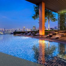 The-Lofts-Asoke-by-Raimon-Land-swimming-pool-760x428