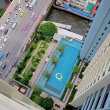 Q-Asoke-2-beds-1-bath-For-Sale-Swimming-pool-view-660x600-760x450