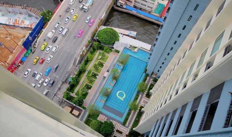 Q-Asoke-2-beds-1-bath-For-Sale-Swimming-pool-view-660x600-760x450