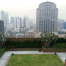 Noble-Refine-Bangkok-condo-garden-600x385