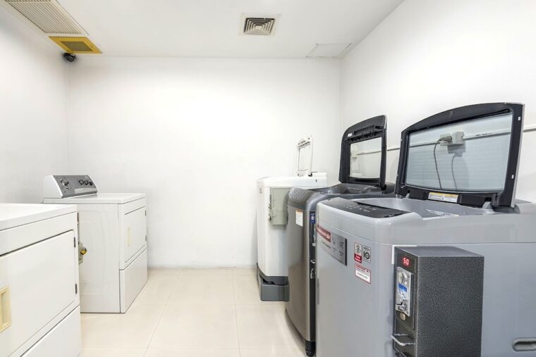 14_The-Wind-Condominium-laundry